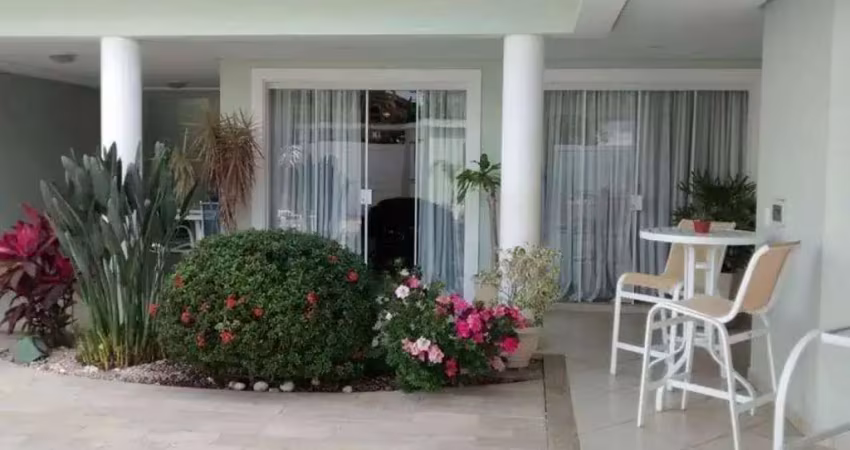 Casa tríplex com 5 suítes a venda no condomínio interlagos de itaúna