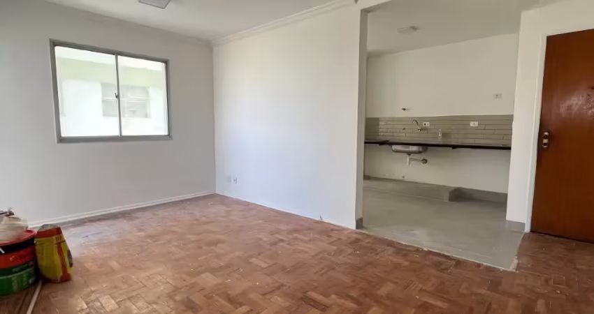 Apartamento com 2 quartos, 1 wc, 1 vaga e 63 metros estão sendo reformados w.c e cozinha.