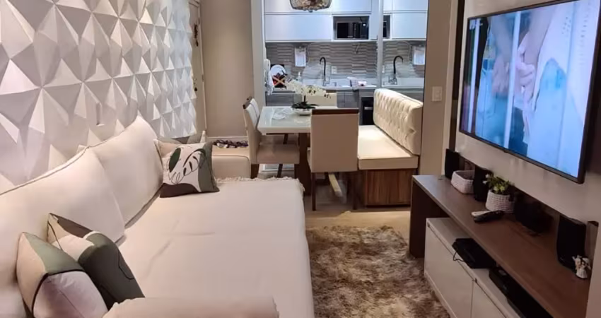 Apartamento lindamente decorado e mobiliado com suíte - 54m2, 01 vaga, andar alto com vista  para o centro e Face Norte!