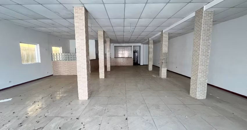 Salão Comercial com VÃO LIVRE de 200 metros com 4 vagas em Avenida Comercial exelente - Oportunidade e Exclusividade!