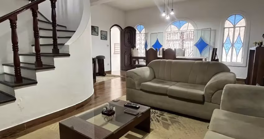 Linda casa com 3 vagas e 3 quartos aceita permuta apartamento de menor valor! Oportunidade!
