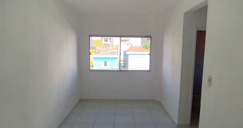 Apartamento em prédio de 2 andares bem conservado com condominio baixo.