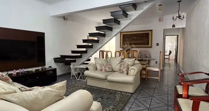 Sobrado com 196m2 no jd do mar com 3 dorms, 2 w.cs, quintal - ótima localização.