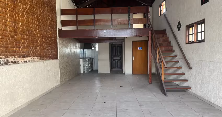 Imóvel comercial de conceito aberto e mezanino  em localização previlegiada na avenida.
