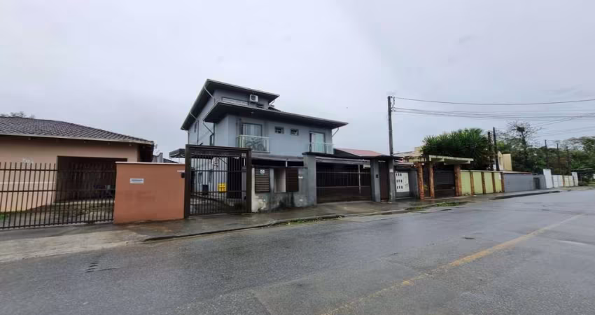 Apartamento com 1 quarto  para alugar, 45.00 m2 por R$1200.00  - Vila Nova - Joinville/SC