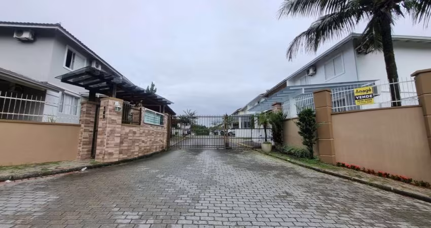 Casa residencial com 3 quartos  para alugar, 104.00 m2 por R$4500.00  - Bom Retiro - Joinville/SC