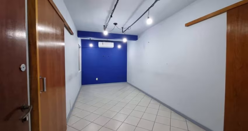 Sala para alugar, 20.75 m2 por R$1000.00  - Centro - Joinville/SC