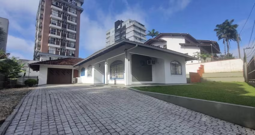 Casa residencial com 3 quartos  para alugar, 189.40 m2 por R$5000.00  - Costa E Silva - Joinville/SC