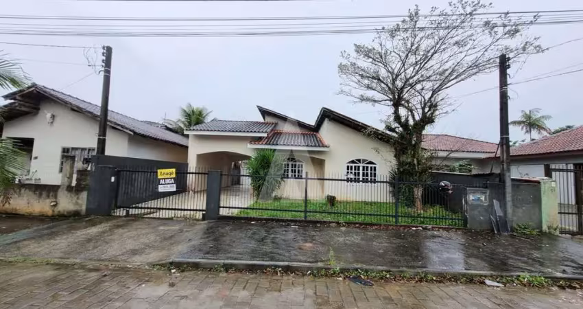 Casa residencial com 3 quartos  para alugar, 144.00 m2 por r$2250.00  - paranaguamirim - joinville/sc