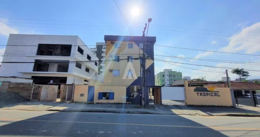 Apartamento com 2 quartos, 1 bwc social, sala de estar / jantar, cozinha com armarios e área de serviço