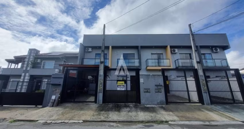 Geminado com 2 quartos, 1 lavabo, 1 bwc social, cozinha, sala de estar/jantar e área de serviço