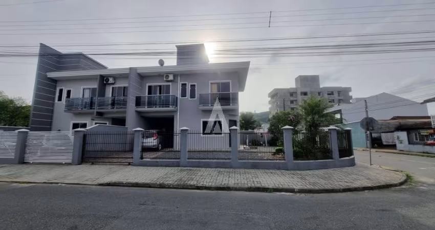 GEMINADO NO IRIRIU COM 03 QUARTOS SENDO 01 SUÍTE COM AR CONDICIONADO, CLOSET E HIDROMASSAGEM