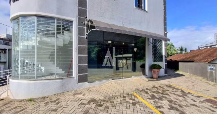 Excelente loja com 2 salas internas amplas, copa e 1 lavabo.
