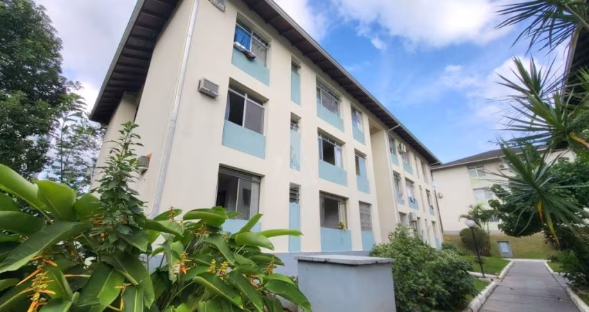 Apartamento de 2 quartos no Costa e Silva semimobiliado.