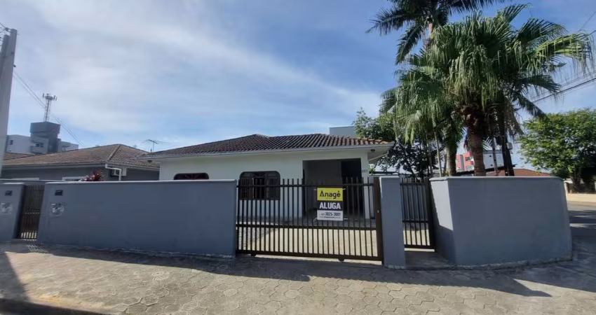 Casa residencial com 2 quartos  para alugar, 60.00 m2 por R$1750.00  - Aventureiro - Joinville/SC