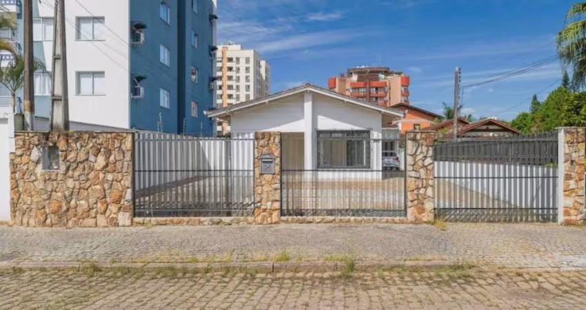 Casa residencial com 3 quartos  para alugar, 150.00 m2 por R$8000.00  - America - Joinville/SC