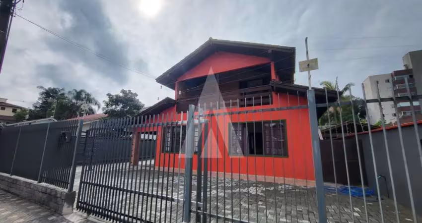 Casa residencial com 3 quartos  para alugar, 240.50 m2 por r$4500.00  - bom retiro - joinville/sc