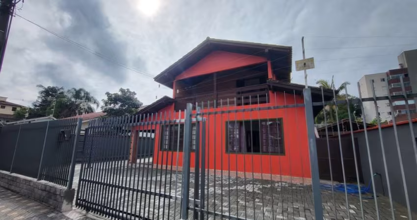 Casa residencial para alugar, 240.50 m2 por R$5300.00  - Bom Retiro - Joinville/SC