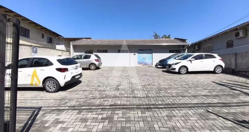 Sala para alugar, 51.00 m2 por r$1800.00  - iririu - joinville/sc
