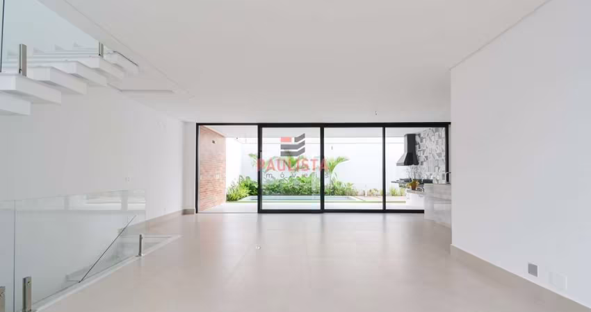 Sobrado residencial em Condomínio Fechado com 331m², 3 suítes, piscina à venda no Planalto Paulista