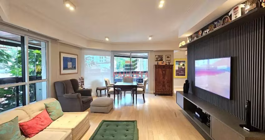 Apartamento à venda em uma das ruas mais agradáveis da parte baixa dos jardins.