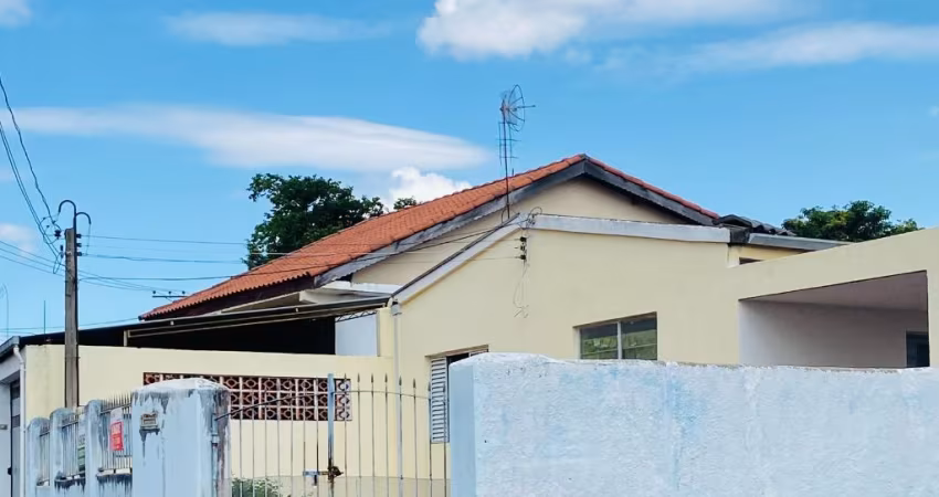 Casa de esquina , ideal para moradia imediata ou construção de kit nets.