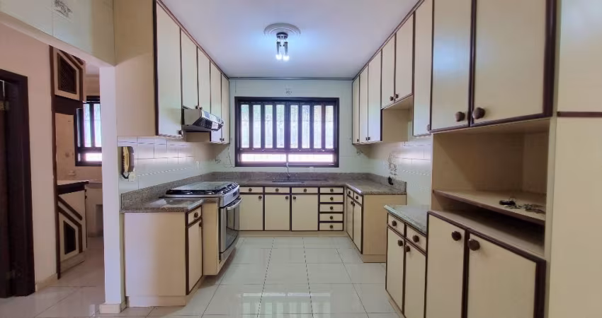 Excelente casa térrea com 1 suíte mais 3 quartos à venda no bairro Costa e Silva em Joinville - SC por R$ 1.250.000,00.