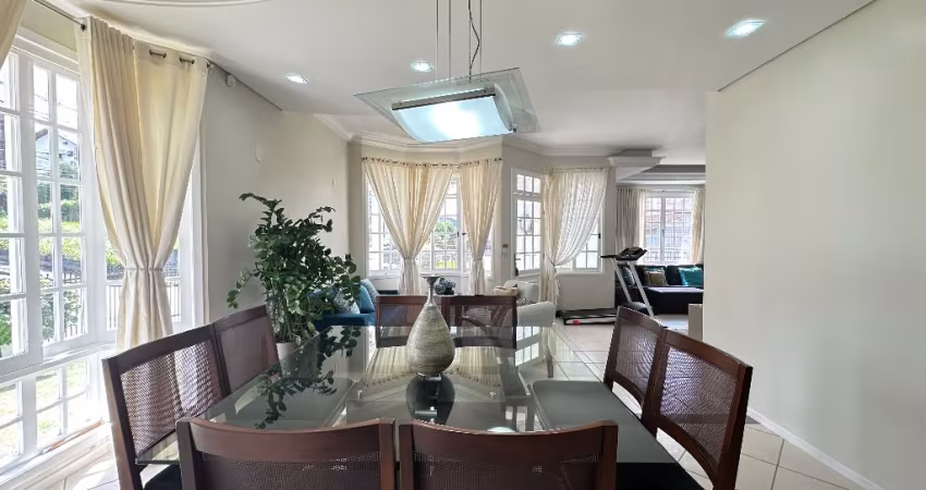 Linda casa à venda no bairro Gloria com 285,94 m² de área construída e terreno de 540m² por R$ 1280.000,00