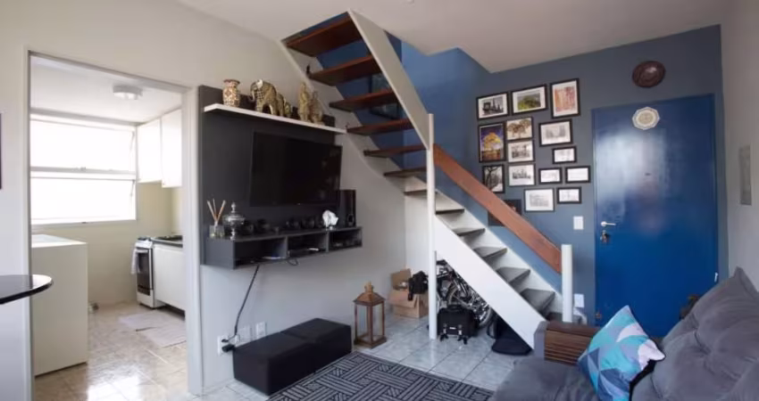 Duplex a venda mobiliado no Centro !