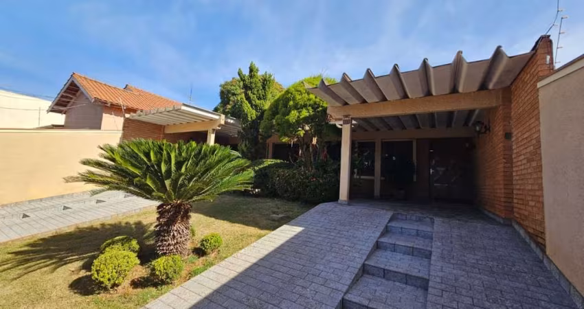 Casa com 4 dormitórios à venda, 277 m² por R$ 760.000,00 - Centro - Barretos/SP