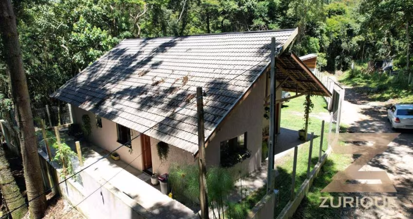 Casa com 3 dormitórios à venda, 190 m² por R$ 900.000,00 - Centro - Campos do Jordão/SP