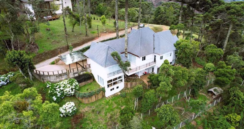 Casa com 3 dormitórios à venda, 270 m² por R$ 3.000.000,00 - Alto da Boa Vista - Campos do Jordão/SP