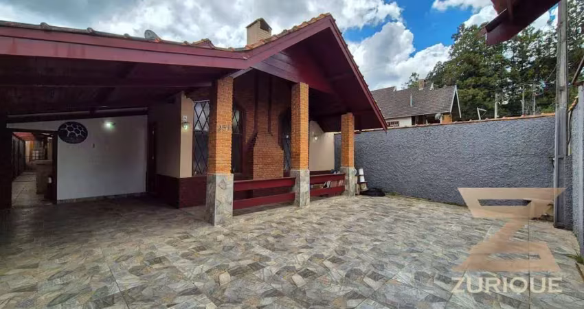 Casa com 3 dormitórios à venda, 250 m² por R$ 900.000,00 - Vila Nova Suiça - Campos do Jordão/SP