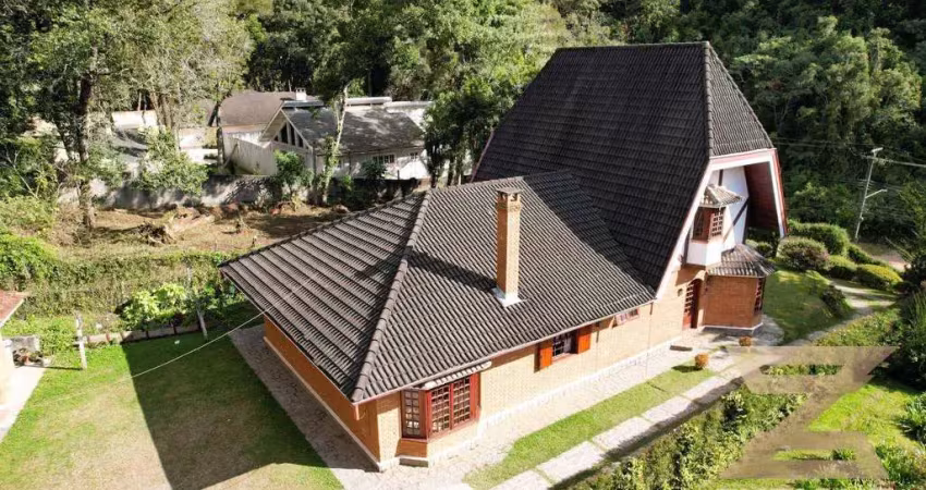 Casa com 4 dormitórios à venda, 236 m² por R$ 1.100.000,00 - Vila Capivari - Campos do Jordão/SP