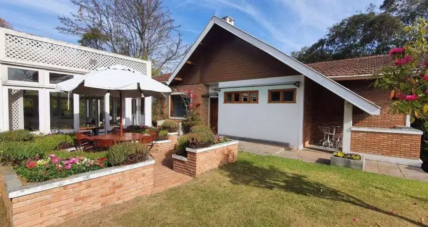 Casa com 5 dormitórios à venda, 750 m² por R$ 2.800.000,00 - Jd Belvedere - Campos do Jordão/SP