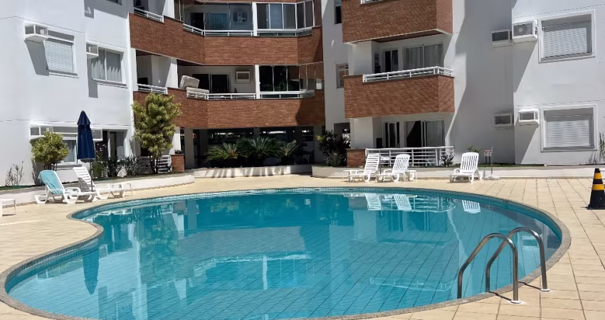Lindo apto em condomínio frente mar