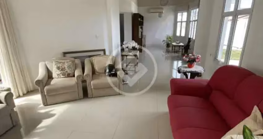 Linda casa  com 3 Quartos sendo uma suíte codigo: 52761