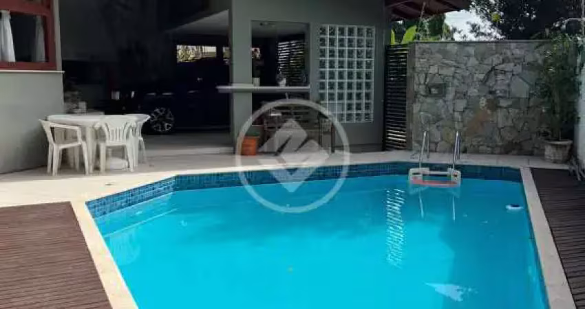 Ampla casa de 3 dormitórios, sendo 2 suítes, no pantanal, próximo à ufsc. codigo: 77411