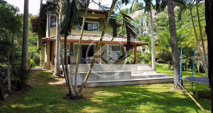 Casa localizada na Praia Mole codigo: 99938