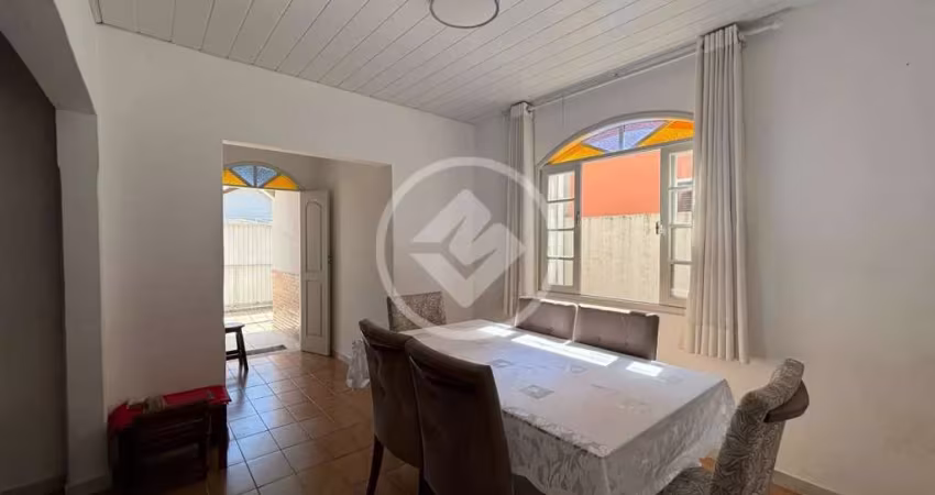 CASA 176M2 A VENDA COM 6 QUARTOS BALNEARIO ESTREITO codigo: 117629