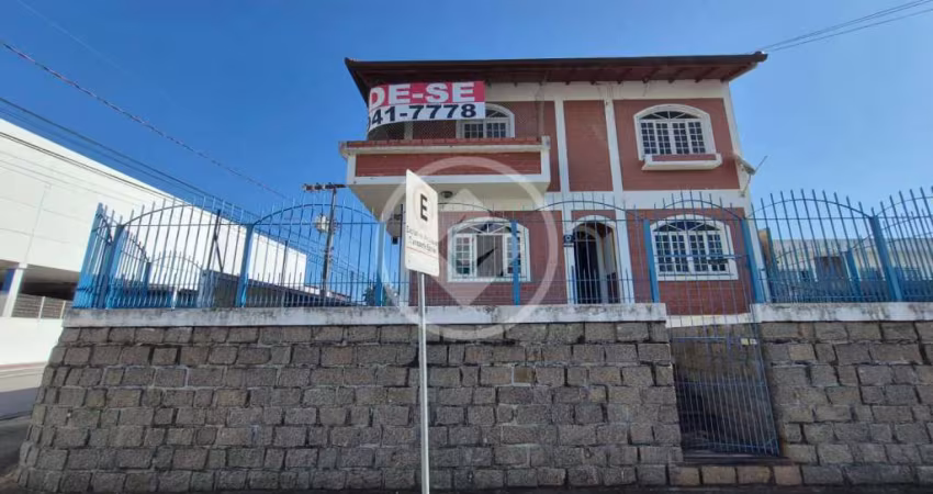 Casa à venda com 06 dormitórios em São José SC. codigo: 119558