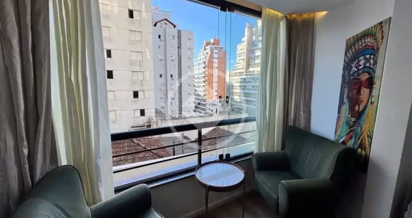 Apartamento mobiliado centro 3 quartos sendo 1 suíte com vaga de garagem livre em frente a ponte hercílio luz, condomínio completo com piscina codigo: 127876