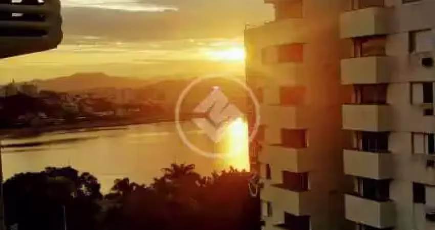 Apartamento impecável, 100% mobiliado e finamente decorado, 2 quartos sendo 1 suíte master com vaga de garagem livre e coberta na  melhor localização do centro de floripa codigo: 127918