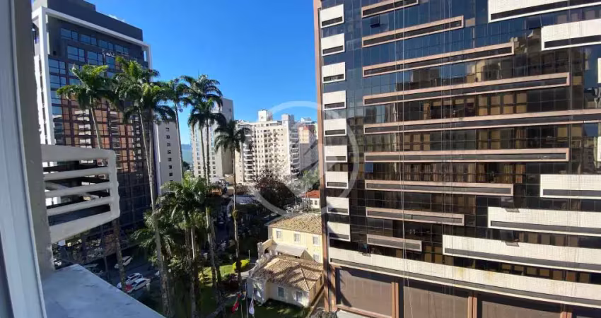 Apartamento recém-reformado de 104 m², ideal para quem busca praticidade e localização estratégica, no centro de florianópolis codigo: 136402