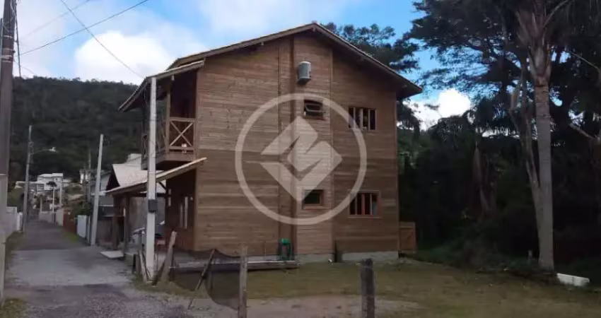 Venda casa de madeira 2 andares no morro das pedras codigo: 138694