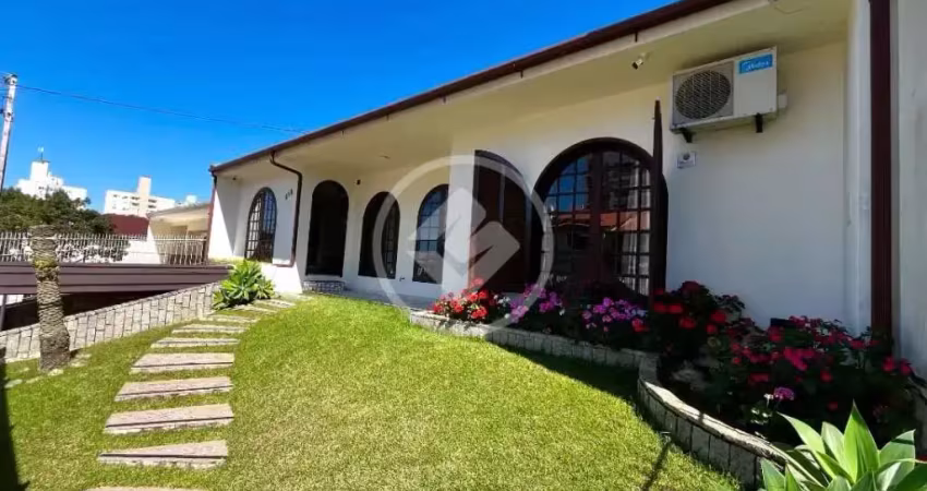 Casa com 4 quartos à venda na Rua Moura, 688, Barreiros, São José