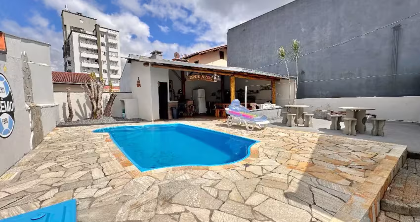 Casa plana averbada com suite mais dois dormitórios no bairro santo antônio.