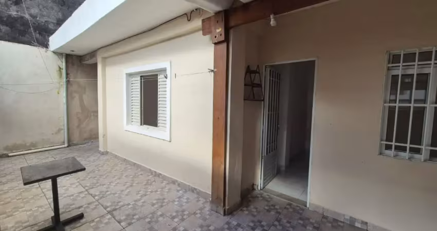 Casa para aluguel tem 106 metros quadrados com 2 quartos!