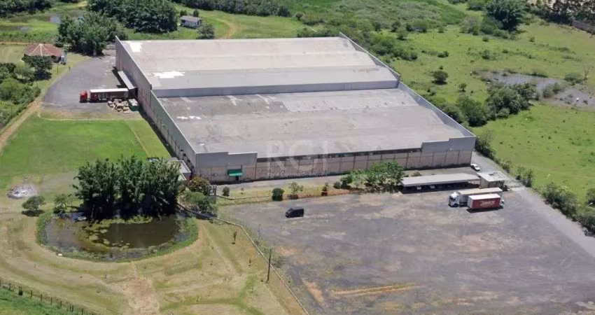 Boletto imóveis aluga pavilhão com 12.000 mil m², 24 docas, refeitório, estacion