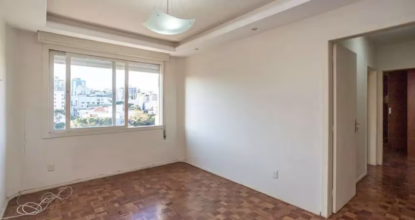 Apartamento no petrópolis de 2 dormitórios dependência e vaga desocupado